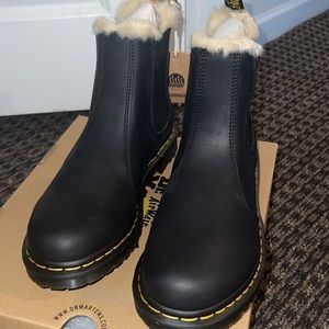 2976 leonore Dr. Martens